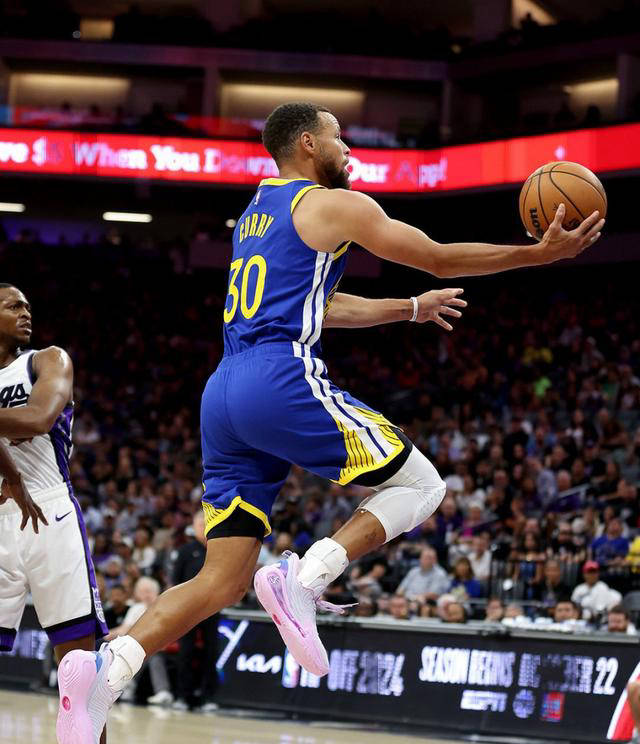 九游app下载-勇士队核心球员在比赛中独揽高得分