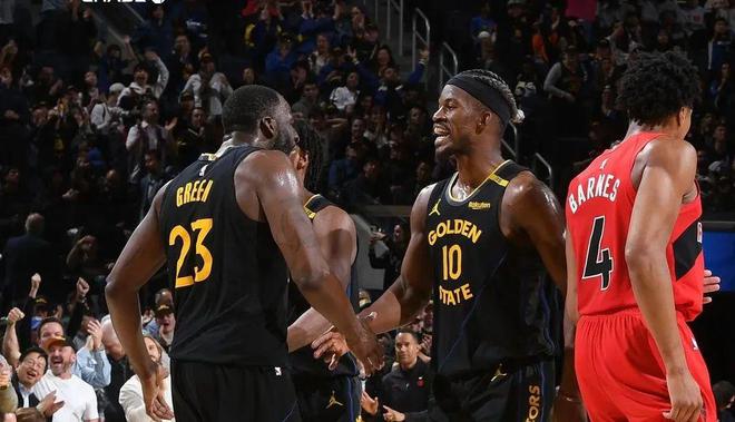 勇士队核心球员在比赛中独揽高得分 勇士队核心球员在比赛中独揽高得分