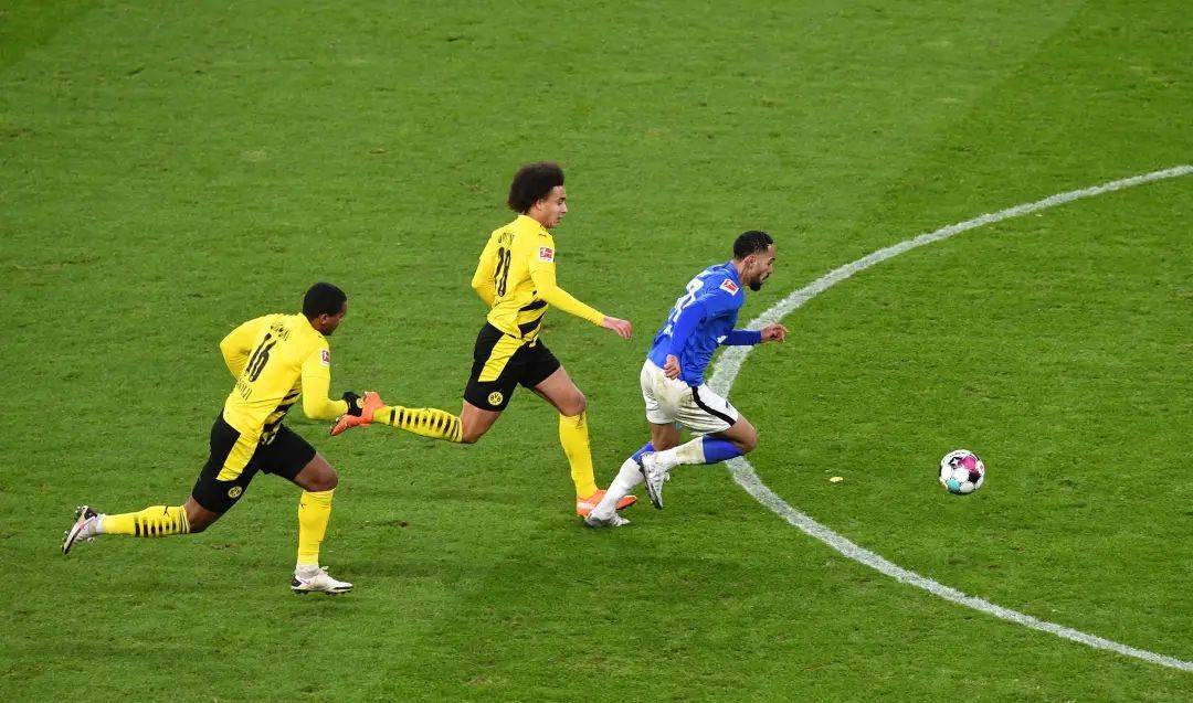 关于柏林赫塔队员势不可挡，披荆斩棘追赶领先者的信息