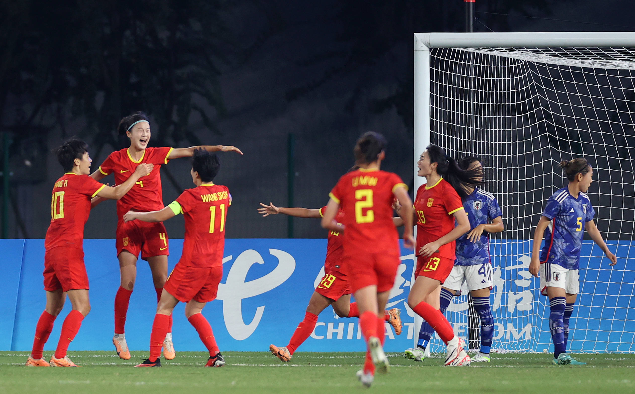 九游娱乐官方网站-亚洲女足锦标赛中，中国队踢出绝佳进攻
