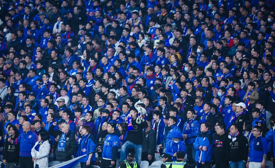 比赛现场的观众热情高涨,气氛紧张刺激的简单介绍 比赛现场的观众热情高涨,气氛紧张刺激的简单介绍