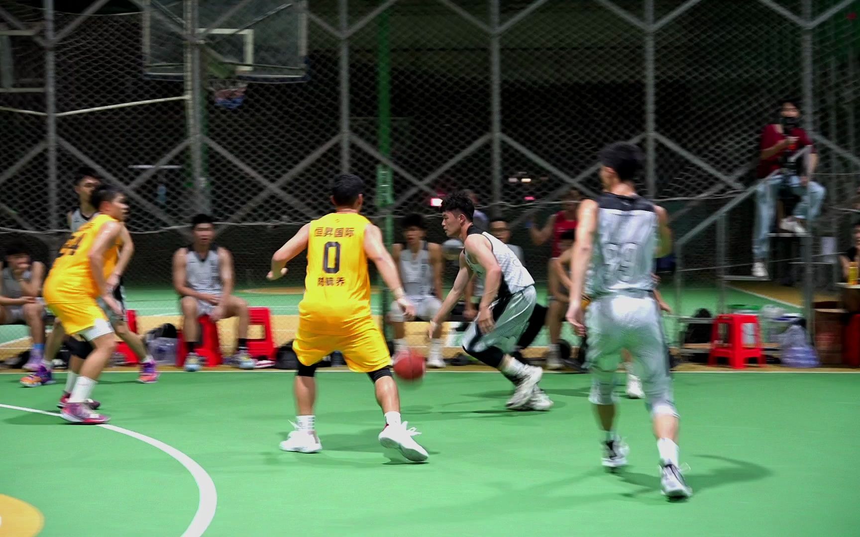 人队进攻火力全开,轻松战胜对手 人队进攻火力全开,轻松战胜对手