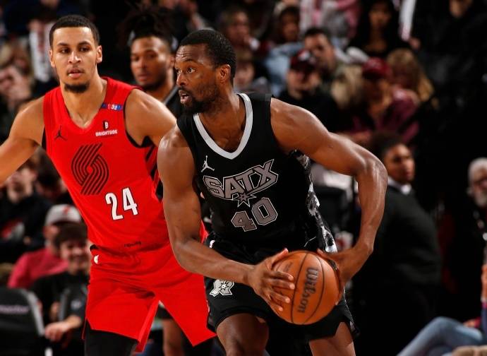 包含开拓者队球员交易传闻，引发球迷关注的词条