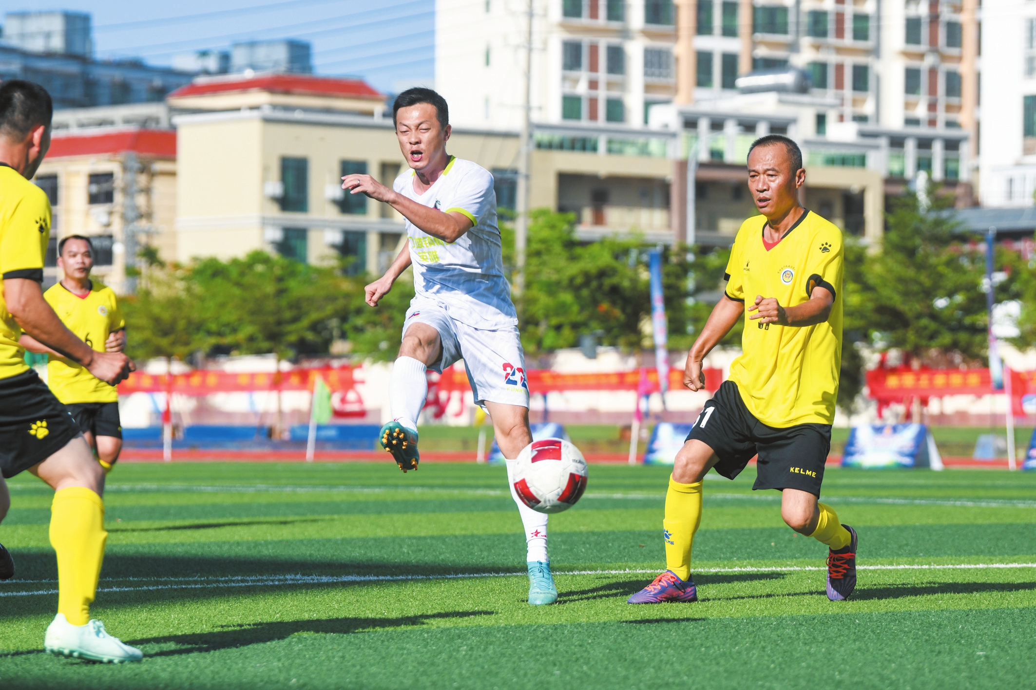 精彩刺激的足球赛事将人们沉醉其中 精彩刺激的足球赛事将人们沉醉其中