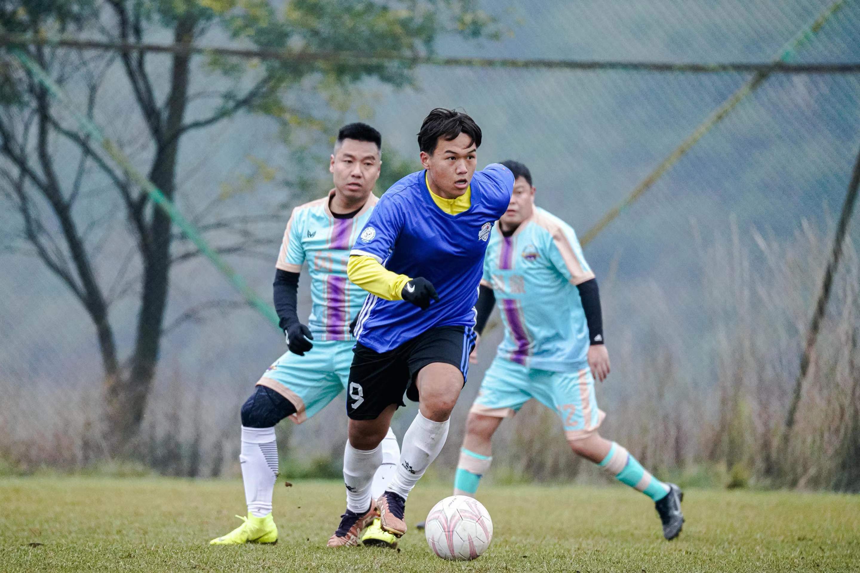 精彩刺激的足球赛事将人们沉醉其中 精彩刺激的足球赛事将人们沉醉其中