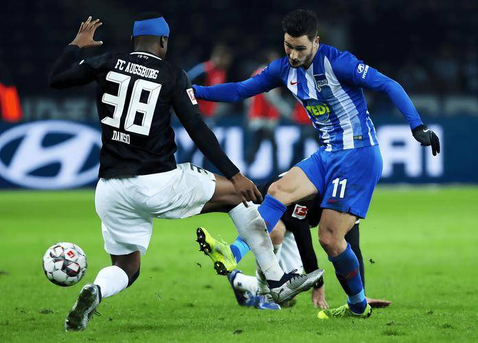 柏林赫塔比赛中脱颖而出，抢走三分