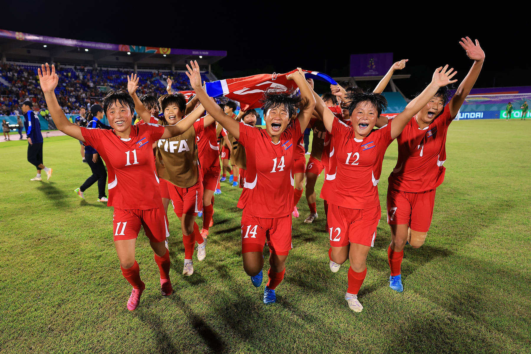 朝鲜球队大获全胜晋级下一轮比赛