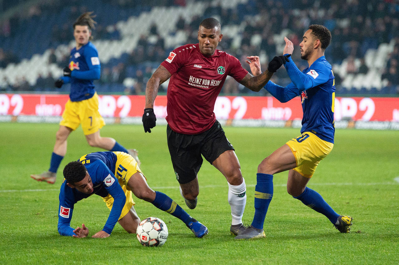 9you娱乐-包含汉诺威遭遇主场失利，未能保持连胜的词条