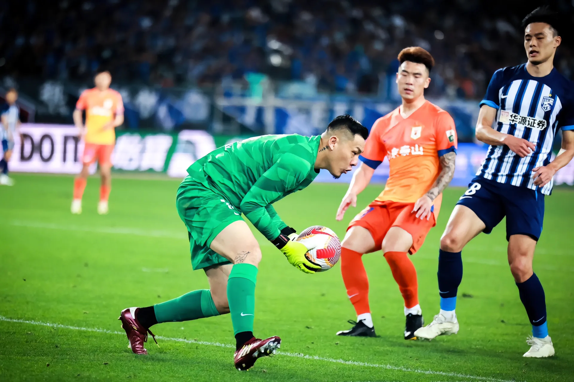 关于足球队外围事件引起轰动,被立案调查的信息 关于足球队外围事件引起轰动,被立案调查的信息