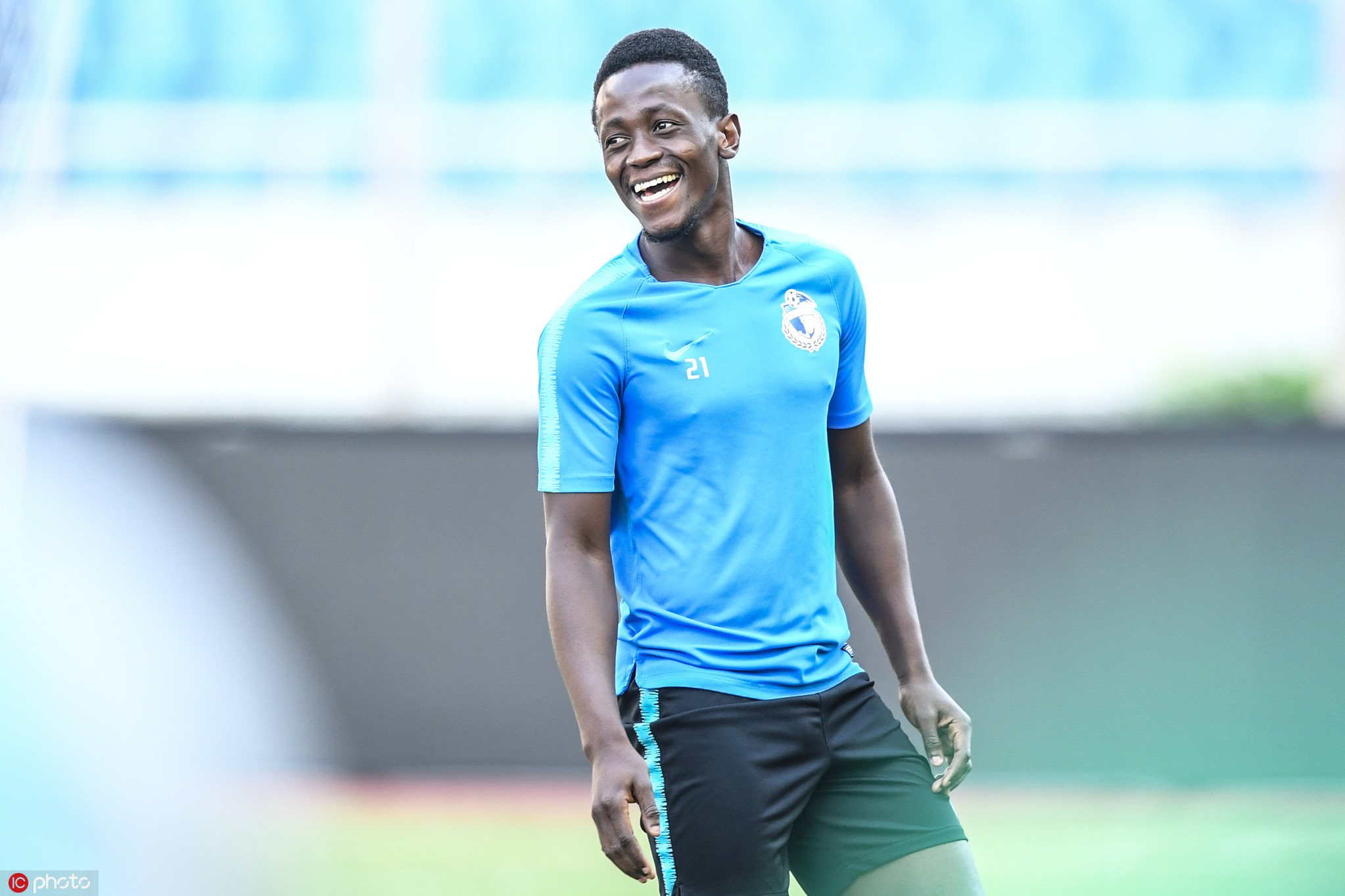 九游娱乐-大连一方勇气十足，完美防守斩获胜利的简单介绍