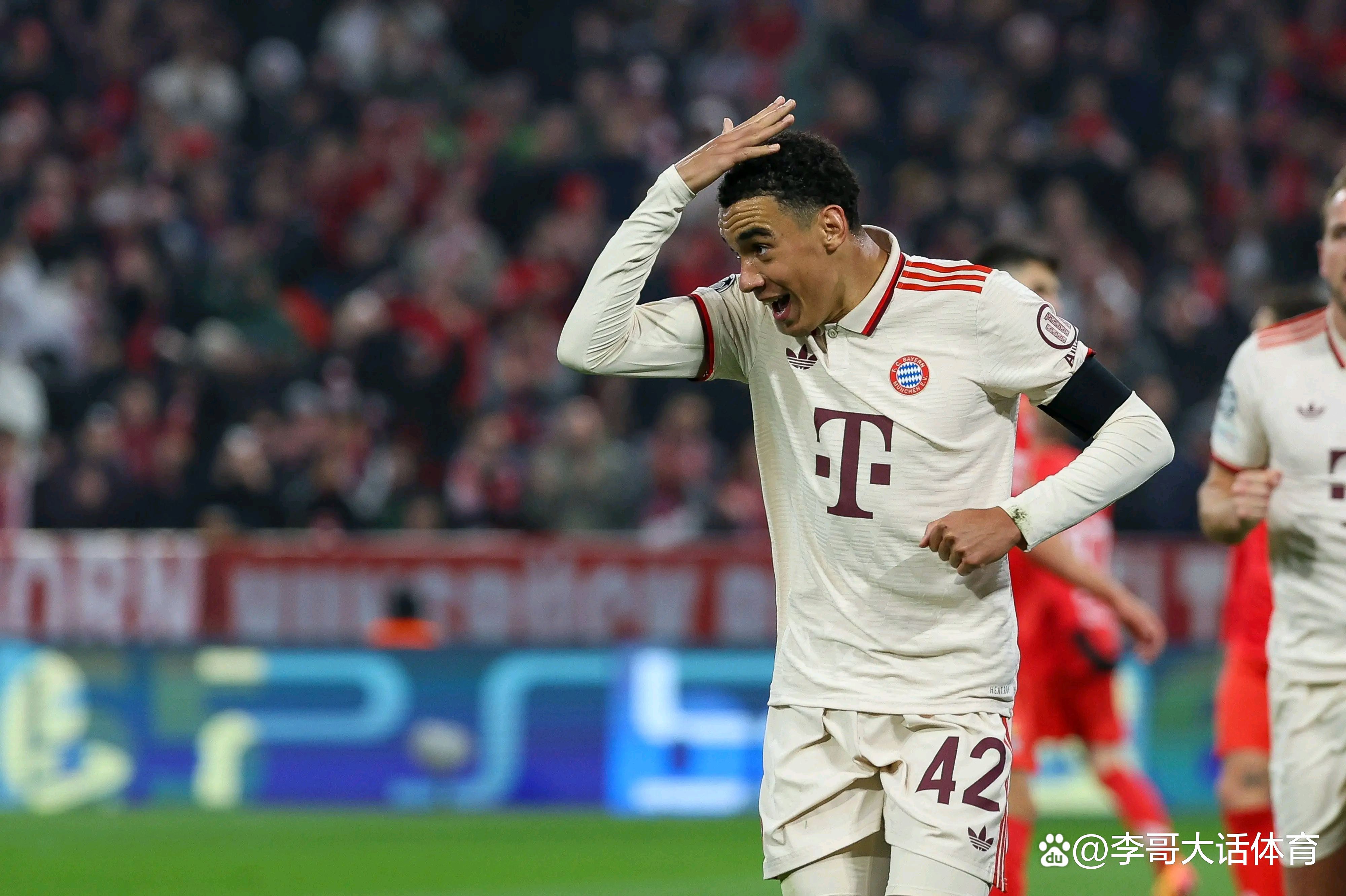 包含穆勒梅开二度，拜仁-大胜比利亚雷亚尔晋级！的词条