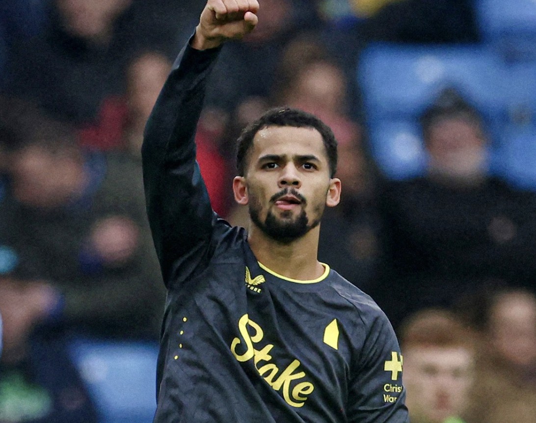 关于压哨绝杀！埃弗顿逆转击败对手！的信息