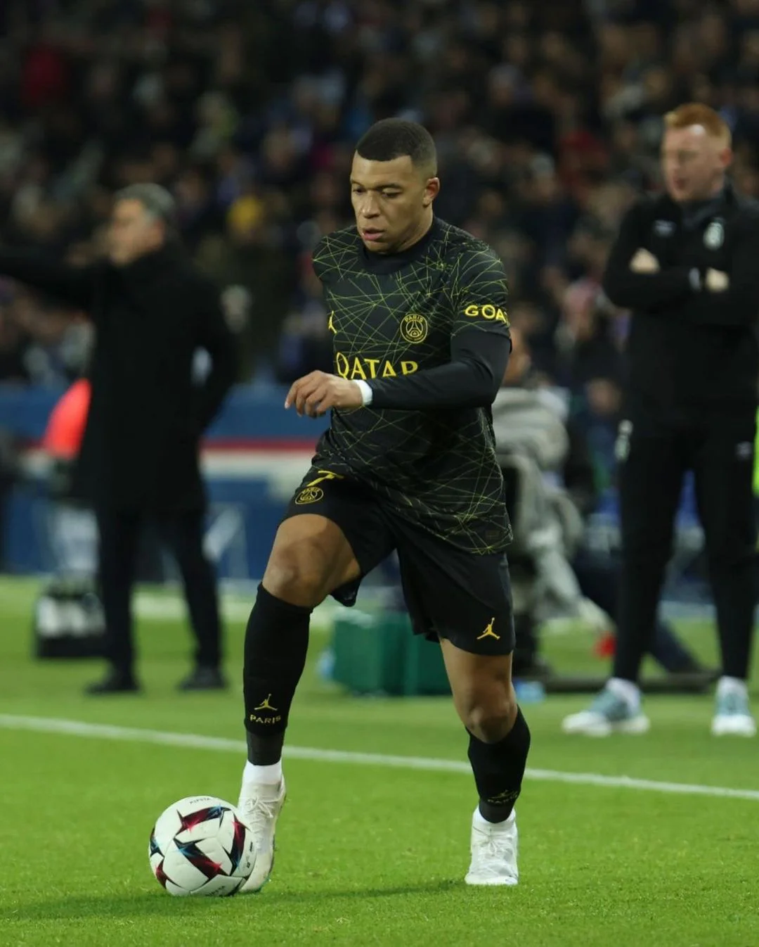 关于兰斯队主场遭遇丢分，球迷情绪低落的信息