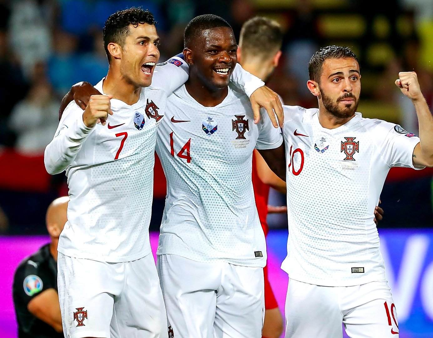 九游体育直播-关注焦点大战欧预赛两队争分夺秒斗志昂扬