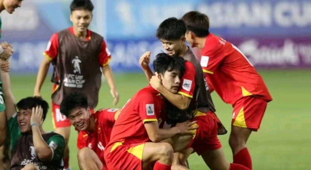 九游娱乐app下载-关于坚韧意志：球队面对逆境尽展顽强拼搏精神的信息