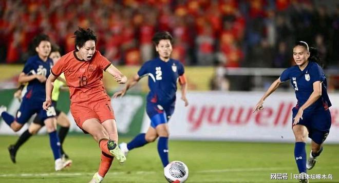 我国女足球员团结协作,成功挑战对手 我国女足球员团结协作,成功挑战对手