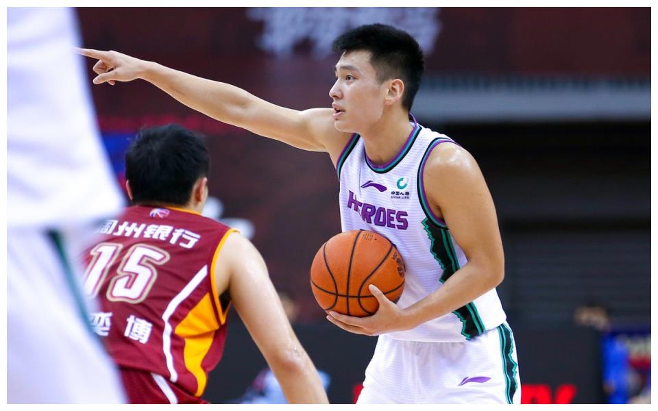 比尔包攻击线压制对手，取得三连胜