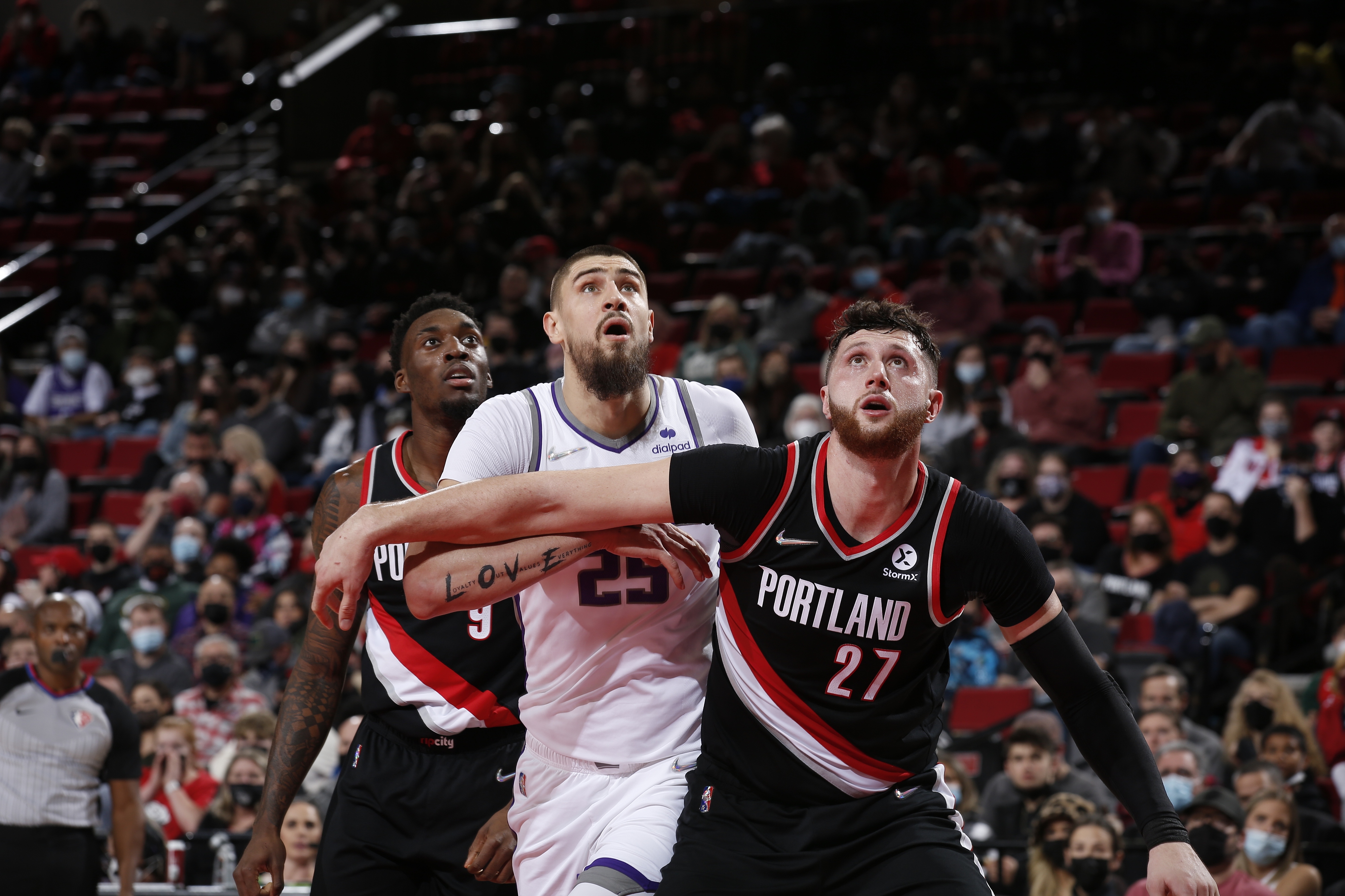 关于国王队遭遇三连败，严峻困境待解的信息