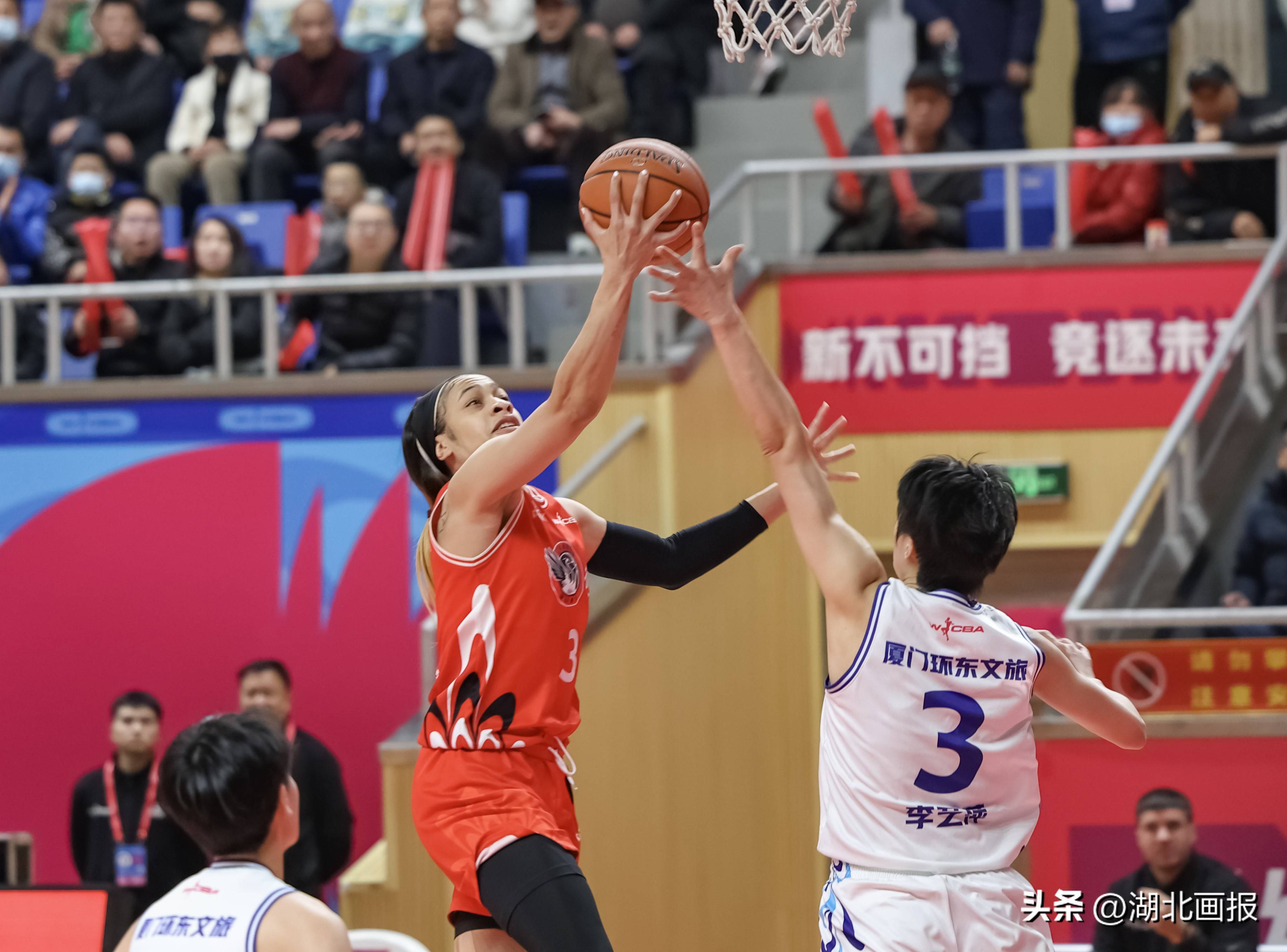 九游娱乐网站-湖北男篮客场夺冠，实现联赛四连胜