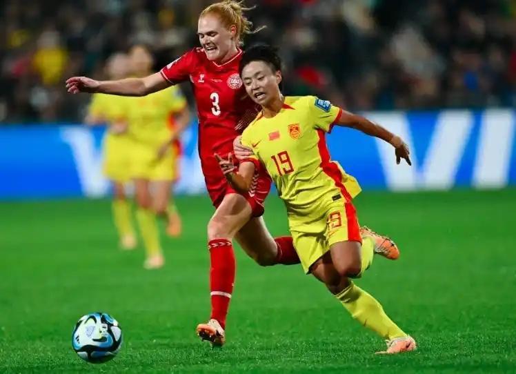 中国女球队踢出一场惊艳比赛，勇夺胜利的简单介绍