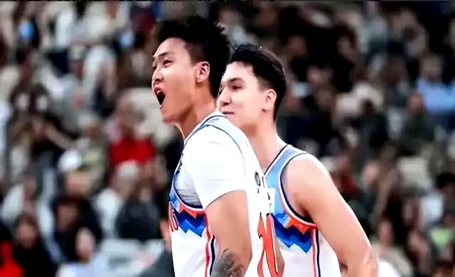 球队主力球员伤愈复出，带领球队取胜