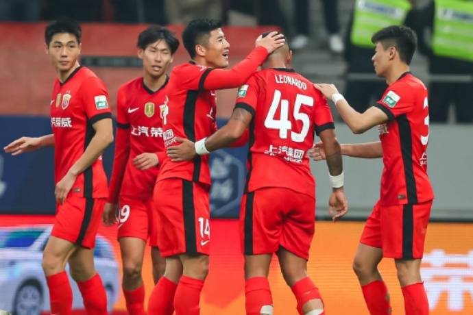 球队主力球员伤愈复出，带领球队取胜