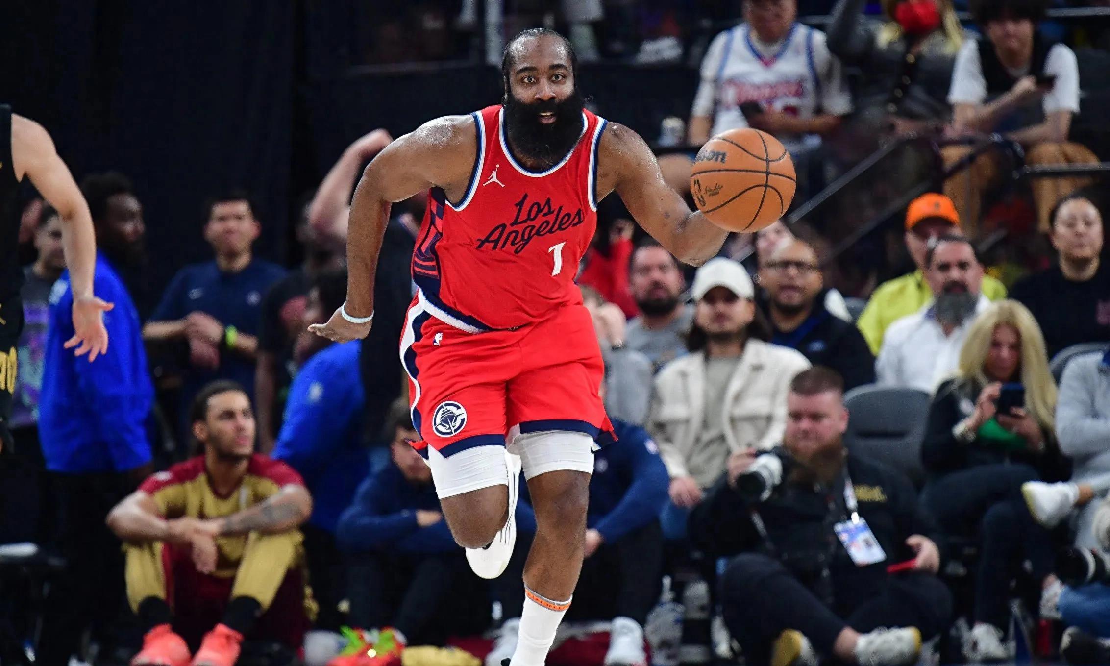 快船队防守强悍，轻松战胜篮网队