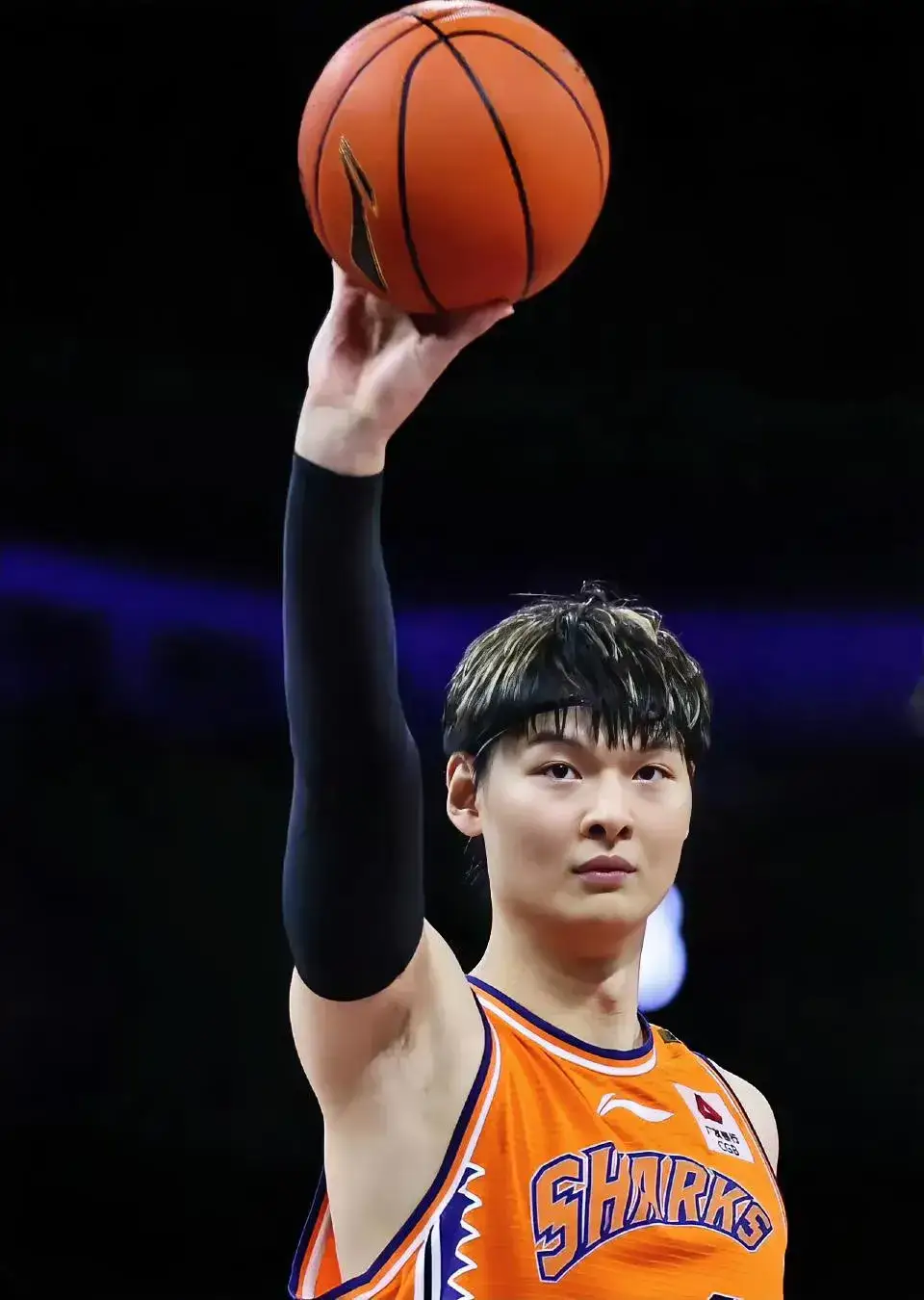 九游中国-上海队主场飘红，以微弱优势力挫广厦男篮