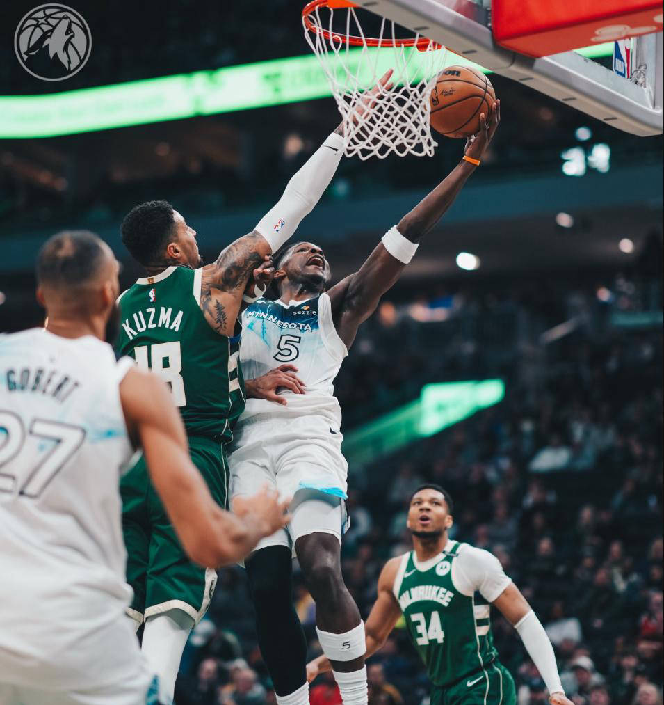 九游app下载-雄鹿队主场大胜，完美终结对手不败纪录