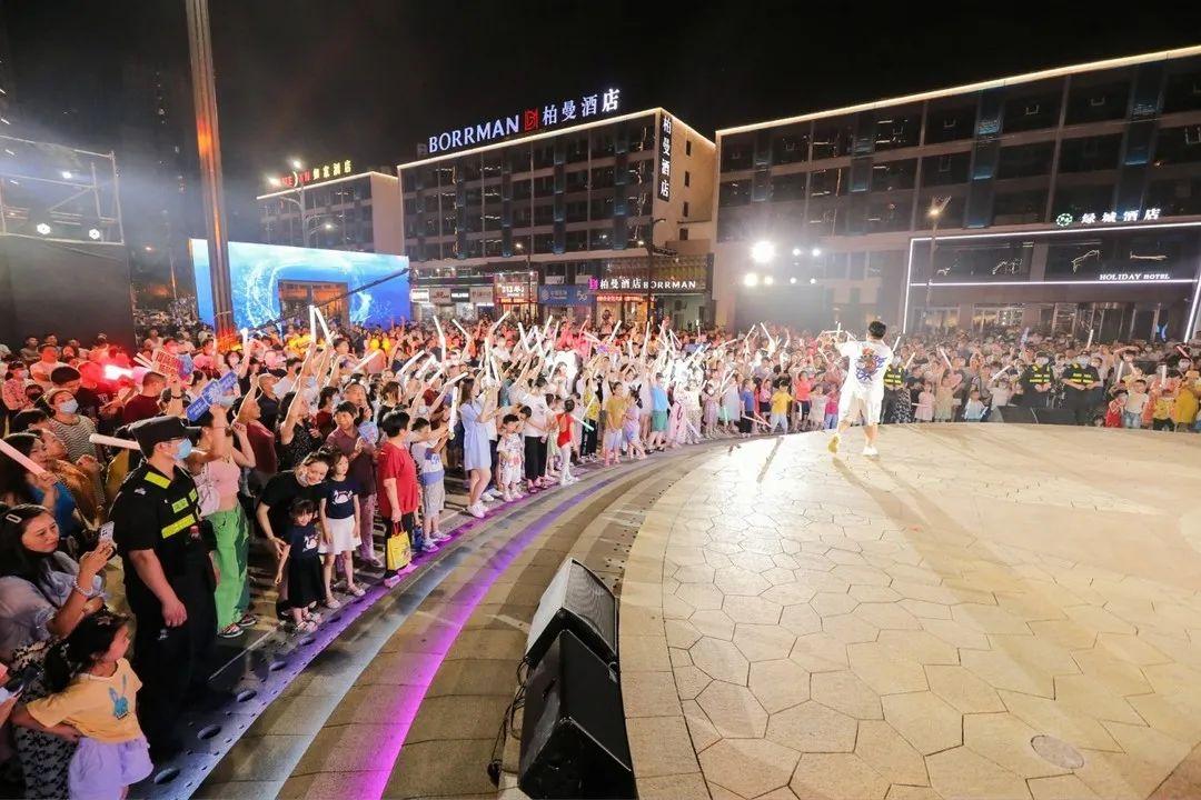 热血比赛绝非一般，全场观众尽情沉浸其中的简单介绍