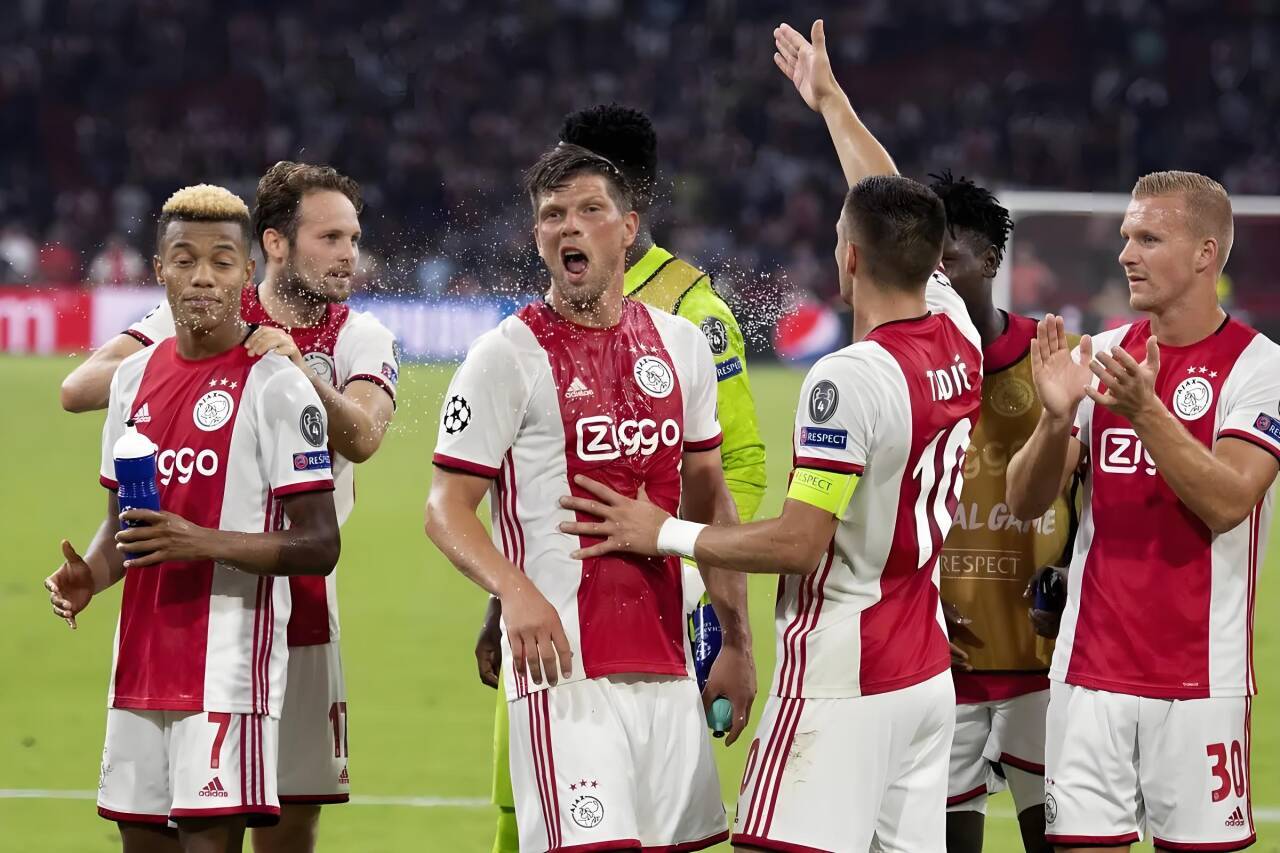 包含阿贾克斯反超,主场保持不败优势继续领跑的词条 包含阿贾克斯反超,主场保持不败优势继续领跑的词条