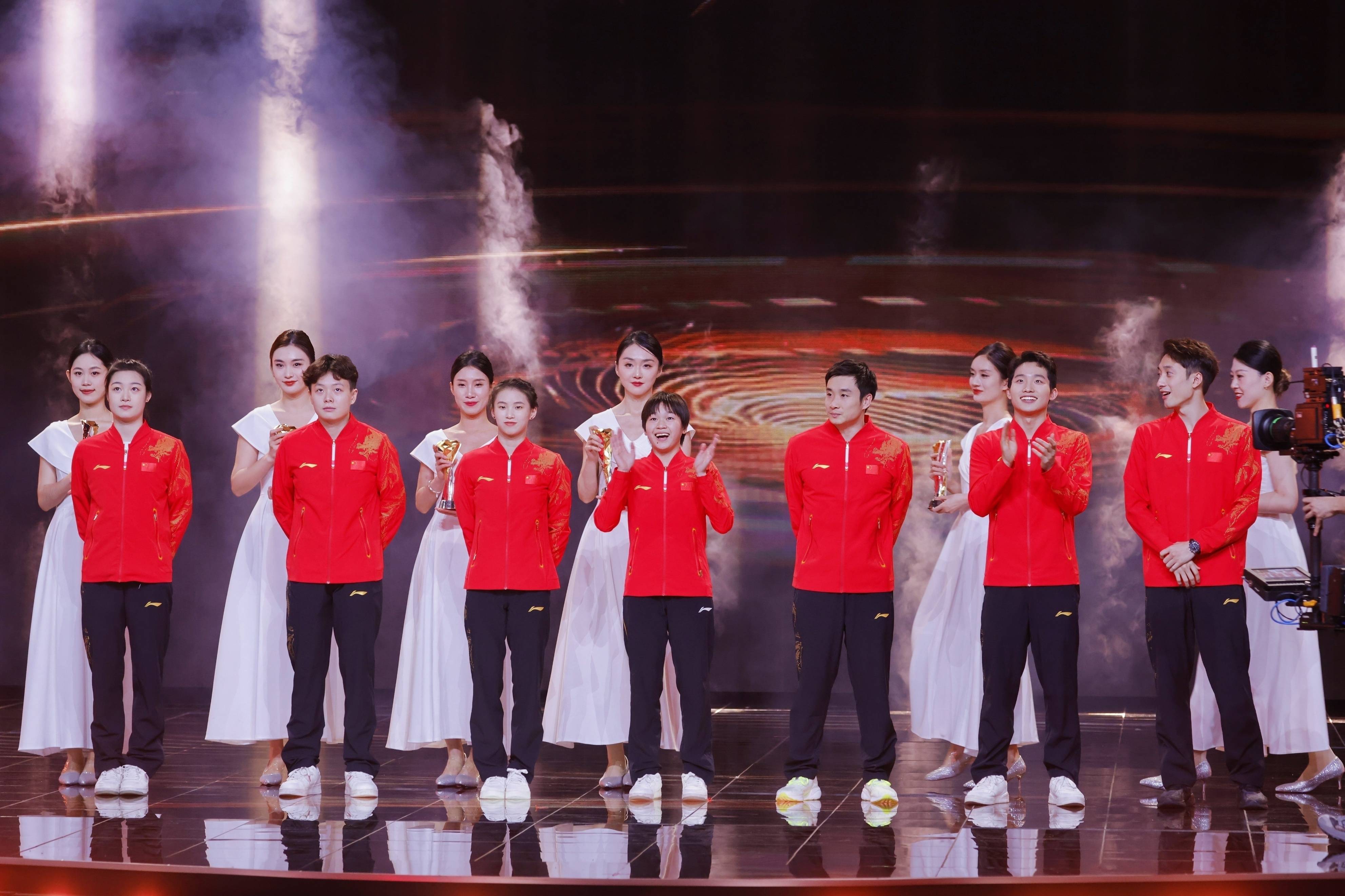 运动员表现超群,登上领奖台 运动员表现超群,登上领奖台