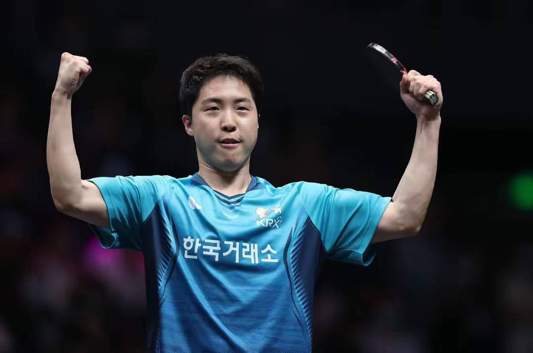 韩国球队从容迈入八强,表现抢眼 韩国球队从容迈入八强,表现抢眼