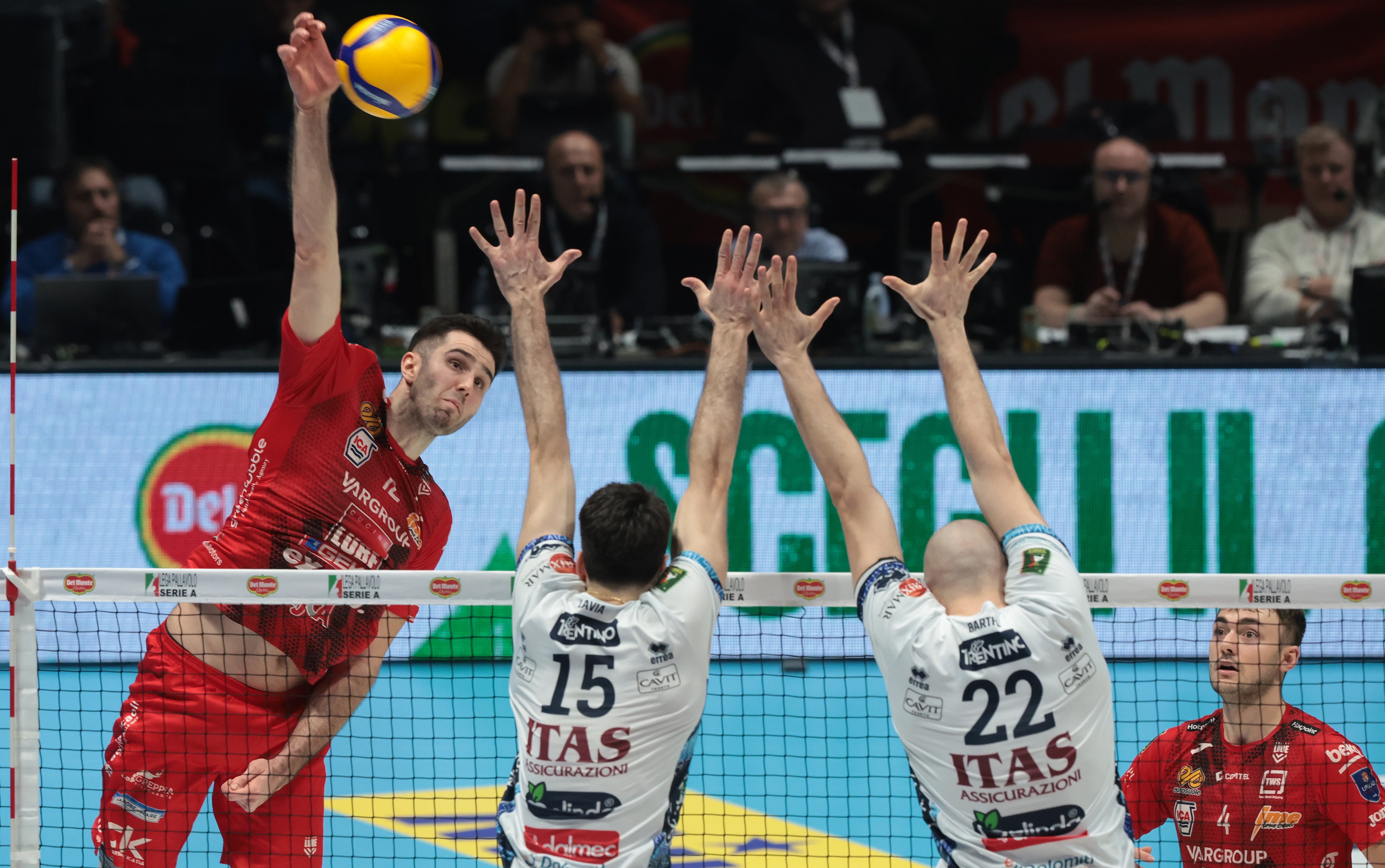 九游体育平台-意大利选手在自行车赛中实现逆袭，夺得多金