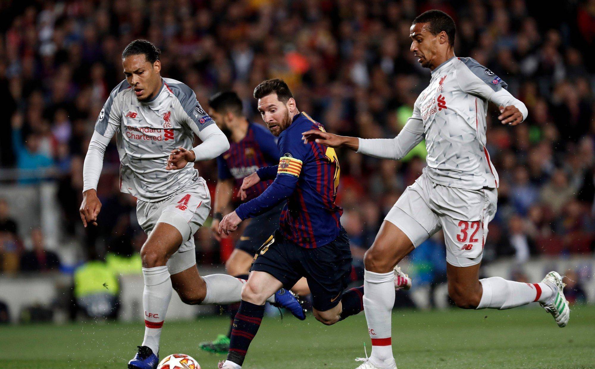 国际足球赛事中激烈的竞争吸引球迷目光的简单介绍