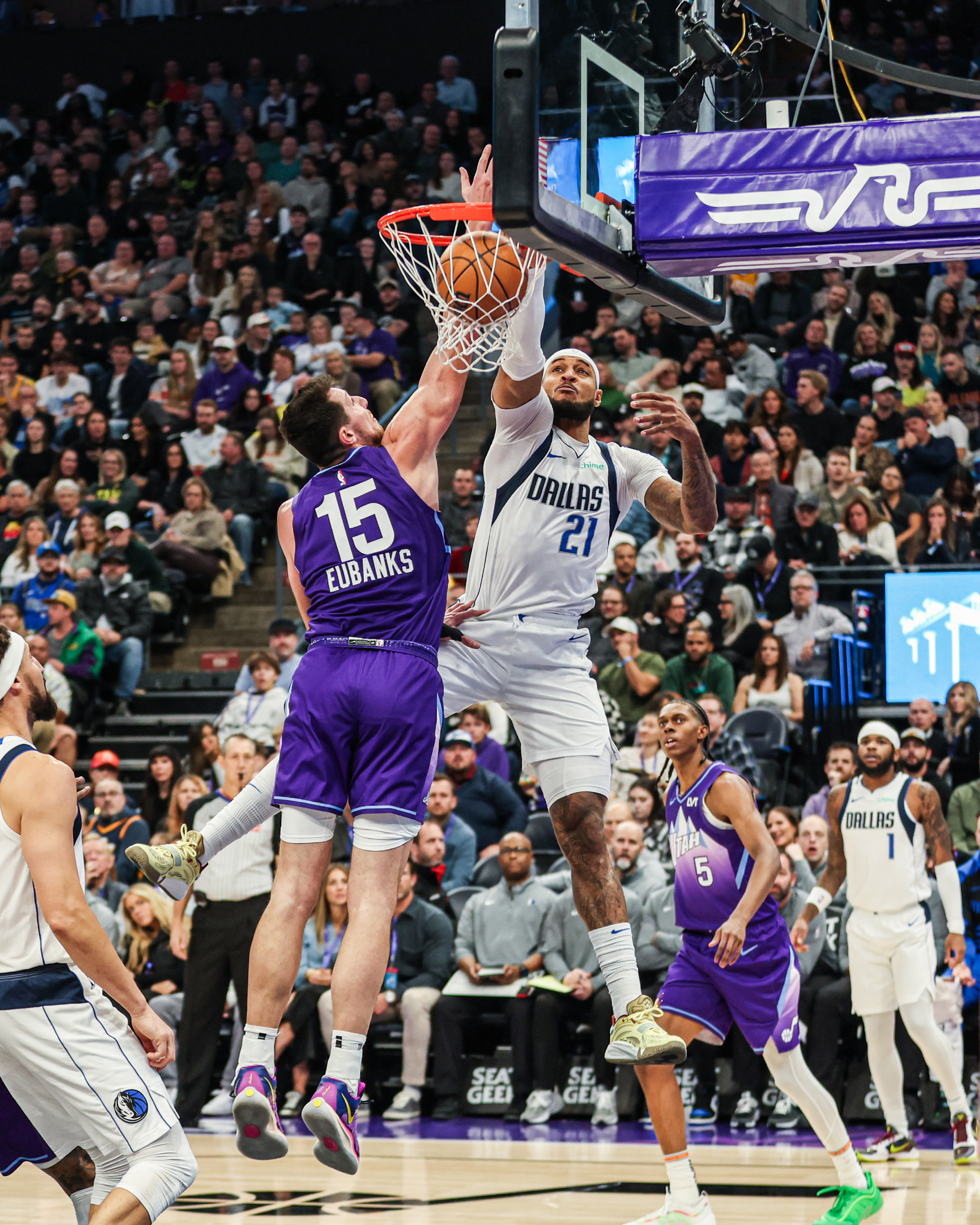 包含魔术险胜独行侠，取得赛季首胜的词条