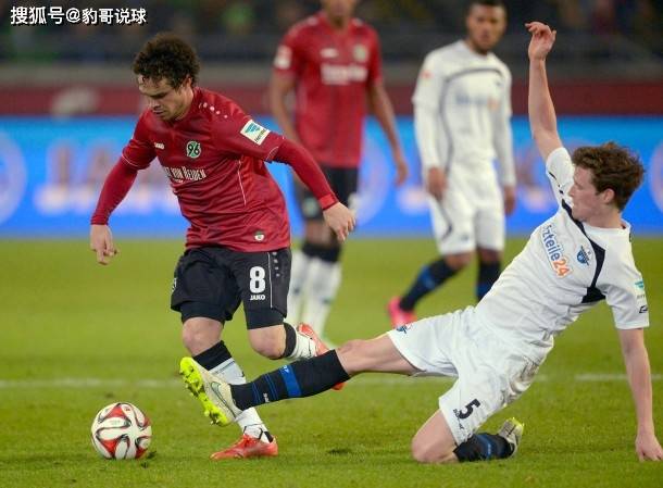 九游官网-关于汉诺威队员团结一心赢球，艰难取胜的信息