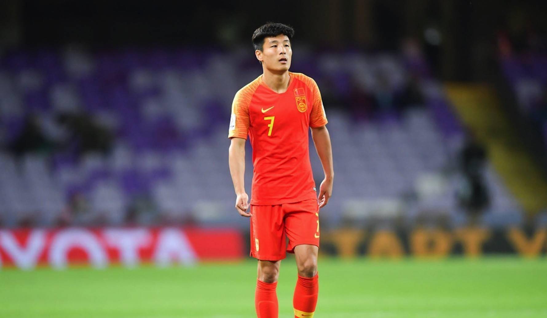 关于球员奋力冲刺，为胜利贡献力量的信息