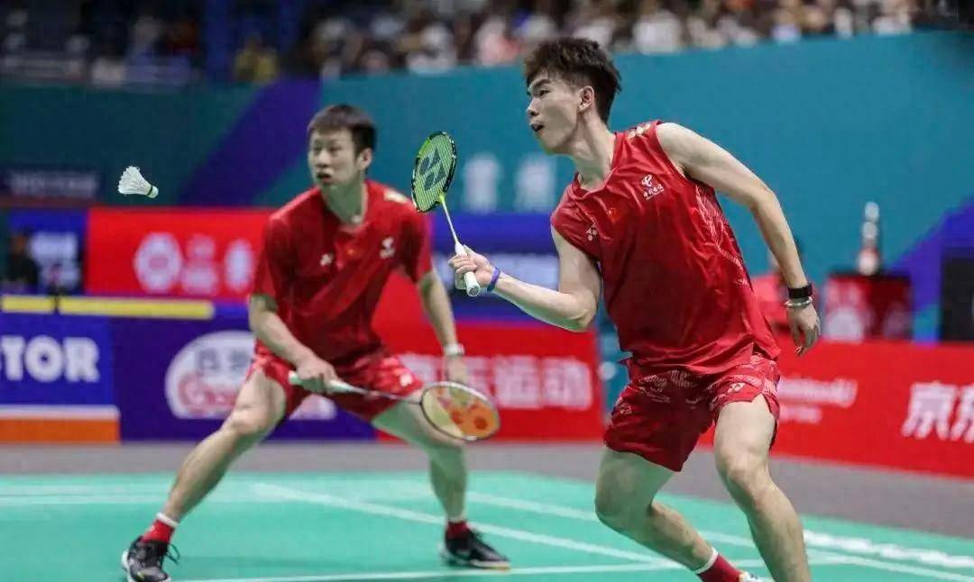 球类比赛中的激烈竞争引人关注 球类比赛中的激烈竞争引人关注