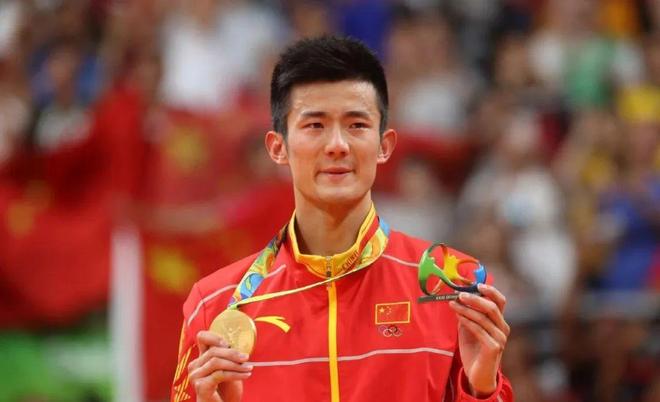 英格兰羽毛球队力克法国羽毛球队，谌龙统治全场的简单介绍