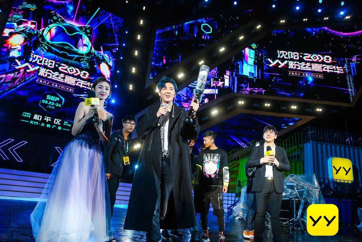 九游体育直播-FIFA电竞惊险逆转取胜，粉丝狂欢不已