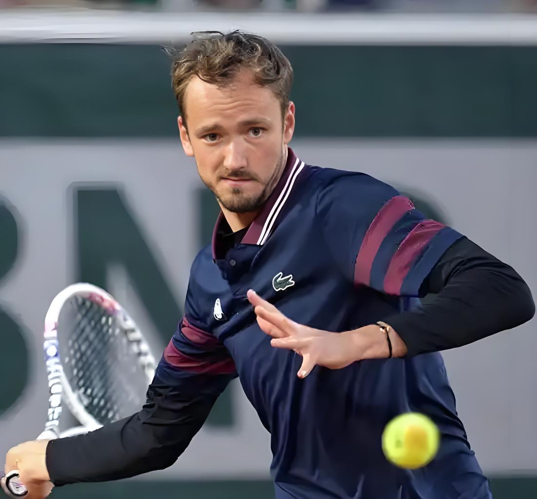 九游体育APP下载-关于温网逆转美网，梅德韦杰夫惊艳四座的信息