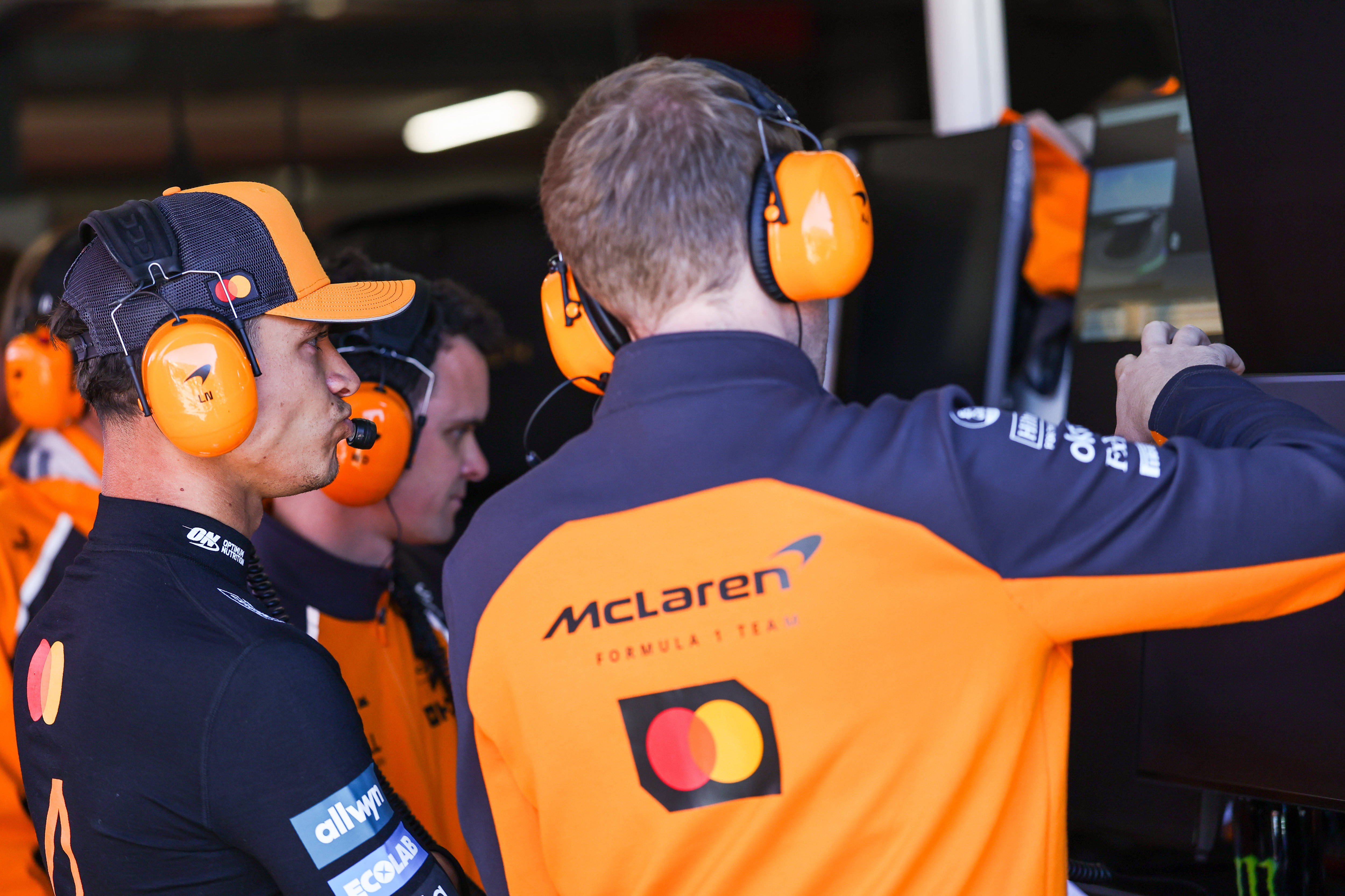 九游官网-威廉姆斯横扫红牛车队，皮亚斯特里点燃赛场的简单介绍